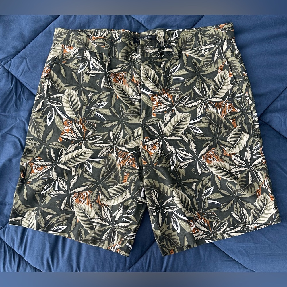 Banana Republic Green Leaf Print Shorts